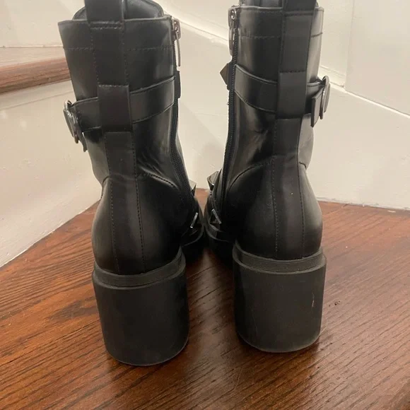 Nine West Mid Ankle Black Lug  Chunky Silver Stud Biker Moto Boots 9.5 - Picture 5 of 6